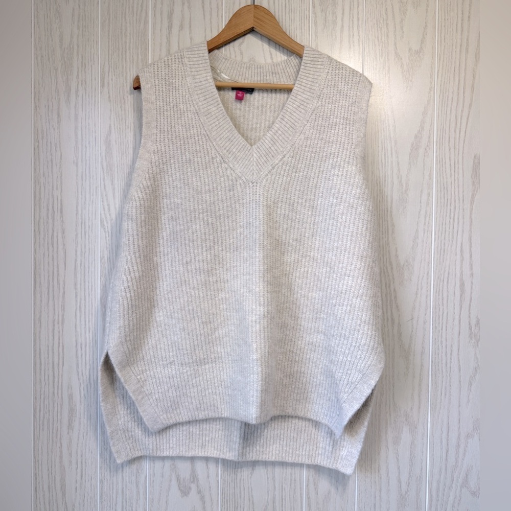 Vince Camuto Cream Shaker Vest V-Neck with High Low Hem Sweater Size M LNC - Picture 3 of 4